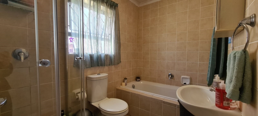 To Let 2 Bedroom Property for Rent in Burgundy Estate Western Cape